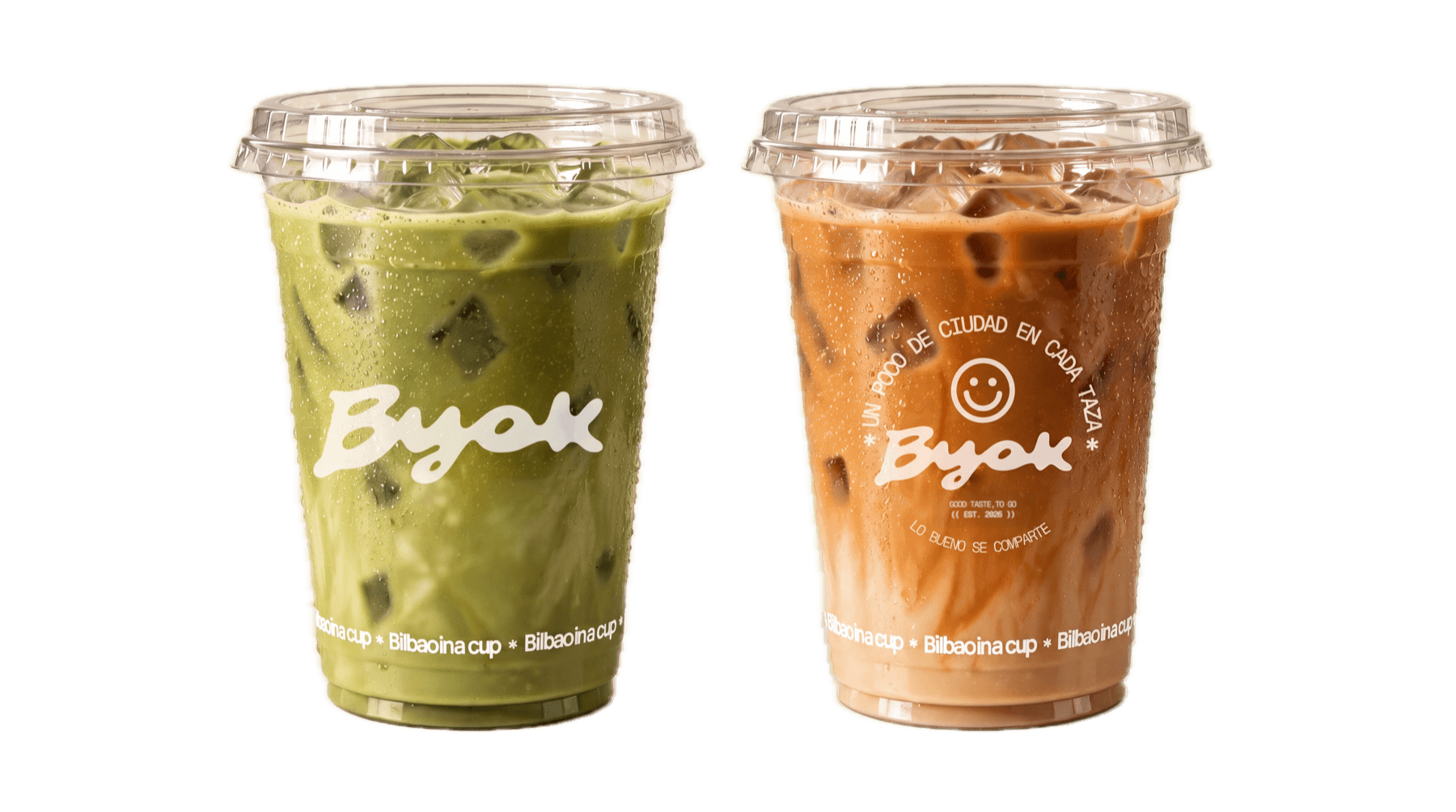 Matcha latte y café latte con hielo en vasos BYOK